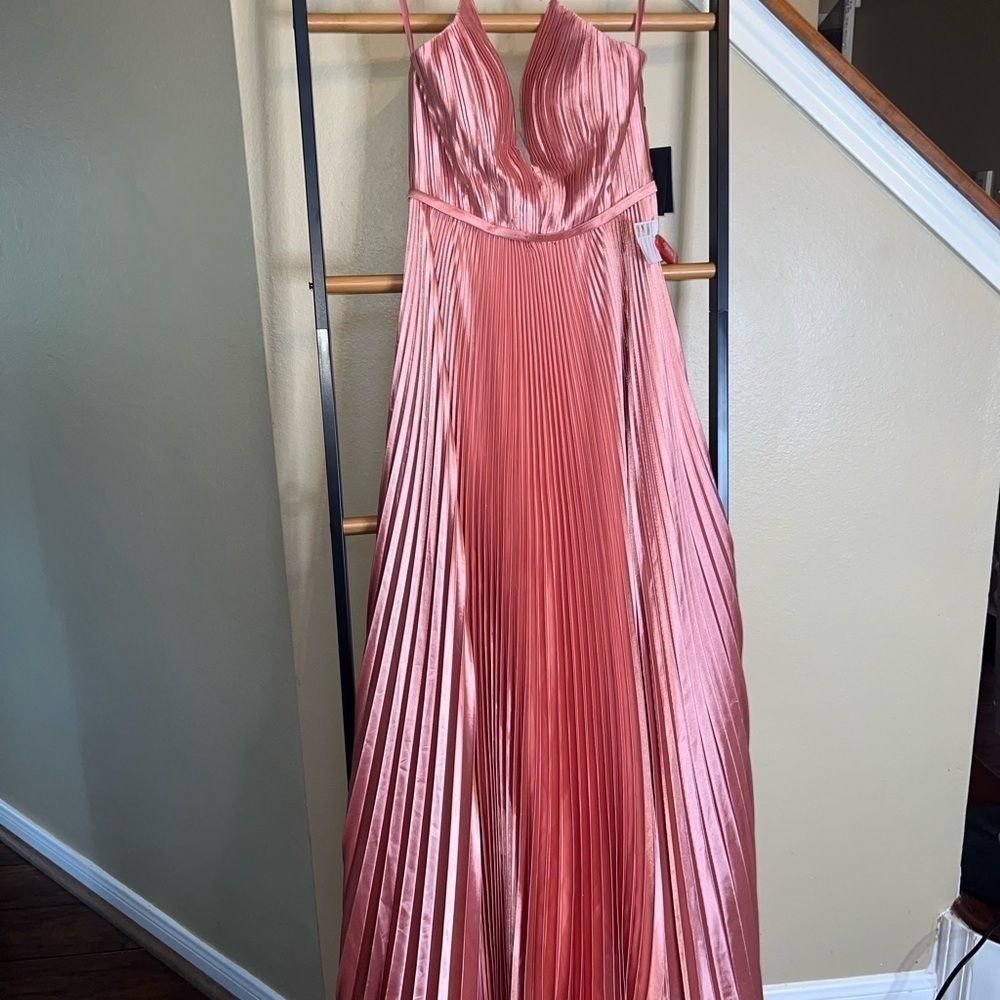 $150 firm. Today only ! New Ieena for MacDuggal Plunge Neck Pleated Gown Size 2 - Picture 10 of 14